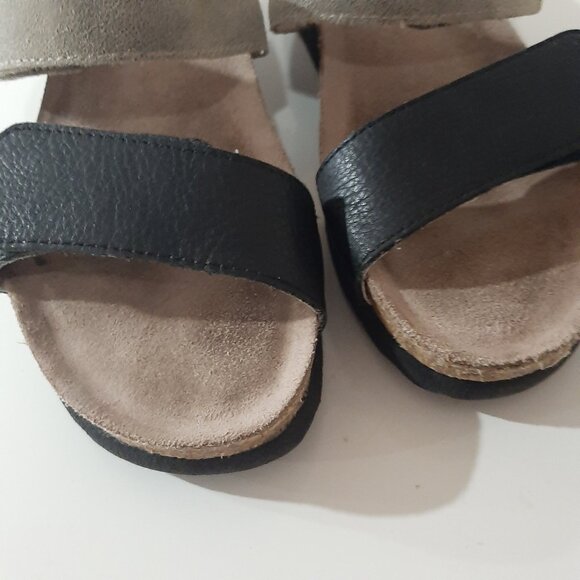 Beautiful Naot leather strap adjustable sandals - Picture 9 of 11